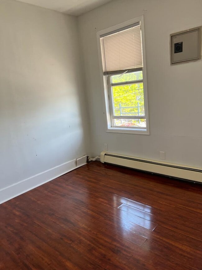 Front Bedroom 2 Lt. - 2879 Randall Ave