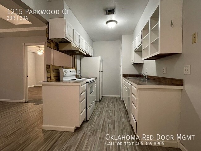 Building Photo - 1215 Parkwood Ct