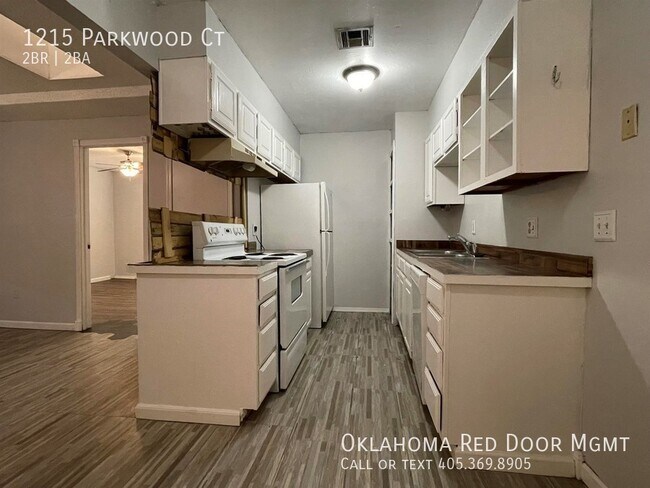 Foto del edificio - 1215 Parkwood Ct