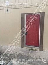 Building Photo - 121 Hummingbird St