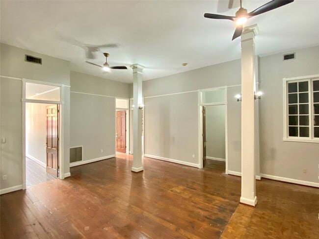 Building Photo - 2319 The Strand