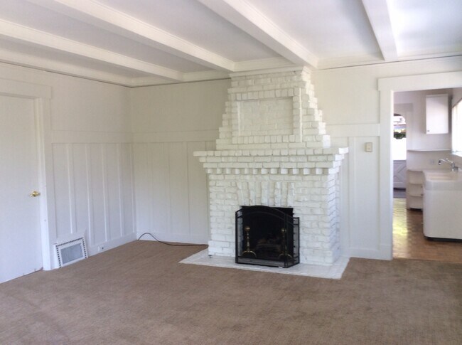 Building Photo - 1389 Sir Francis Drake Blvd