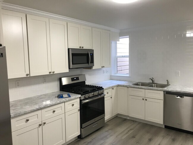 Building Photo - 3054 San Bruno Ave
