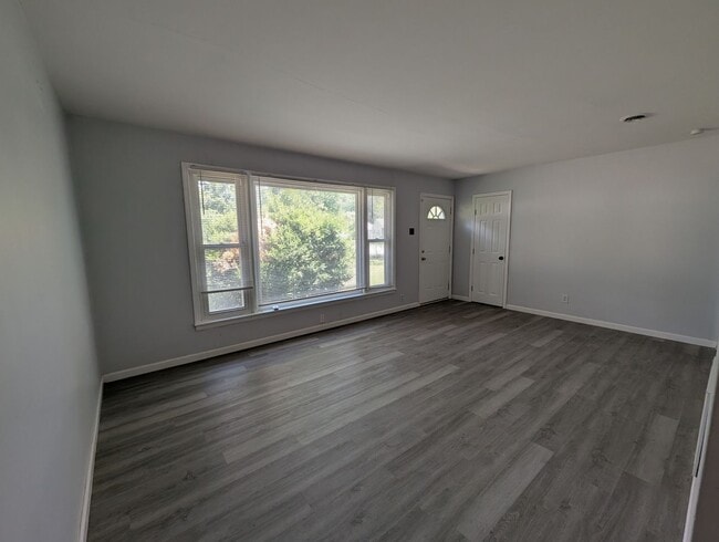 Building Photo - 11913 Bridgevale Ave