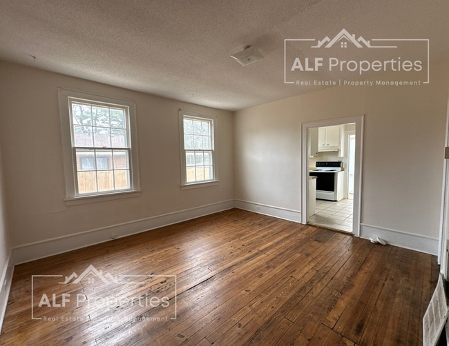Building Photo - 3BR/2BA | Two Stories | Large Living Room & Dining Room
