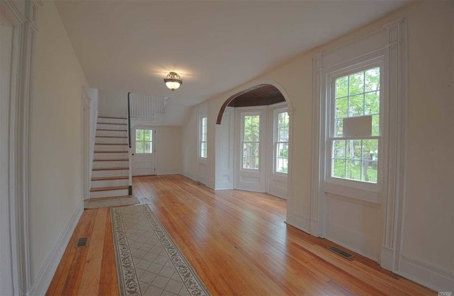 Building Photo - 592 Landing Ave