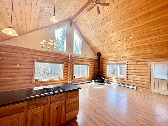 Foto del edificio - CHARMING LOG HOME!