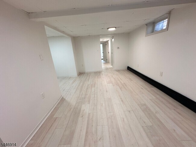Building Photo - 36 Monroe St