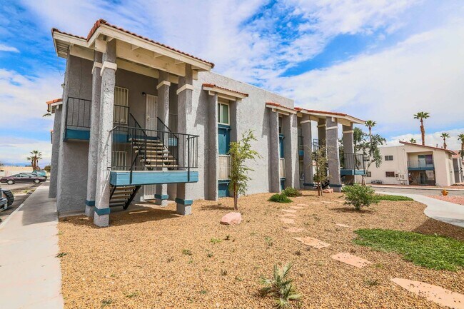 Building Photo - 3649 S Van Dyke Ave