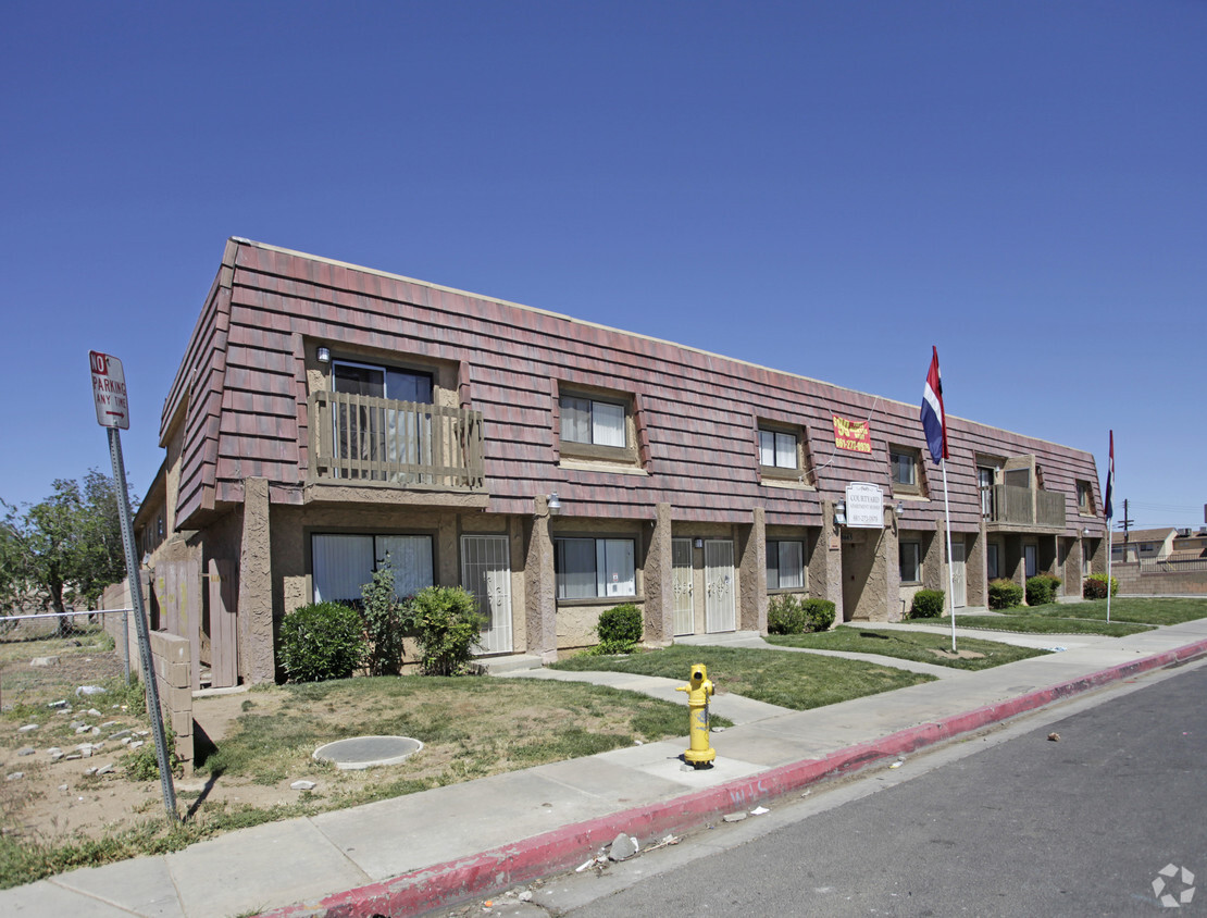 Edificio - Courtyard Apartments