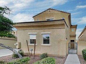 Building Photo - 1367 S Country Club Dr