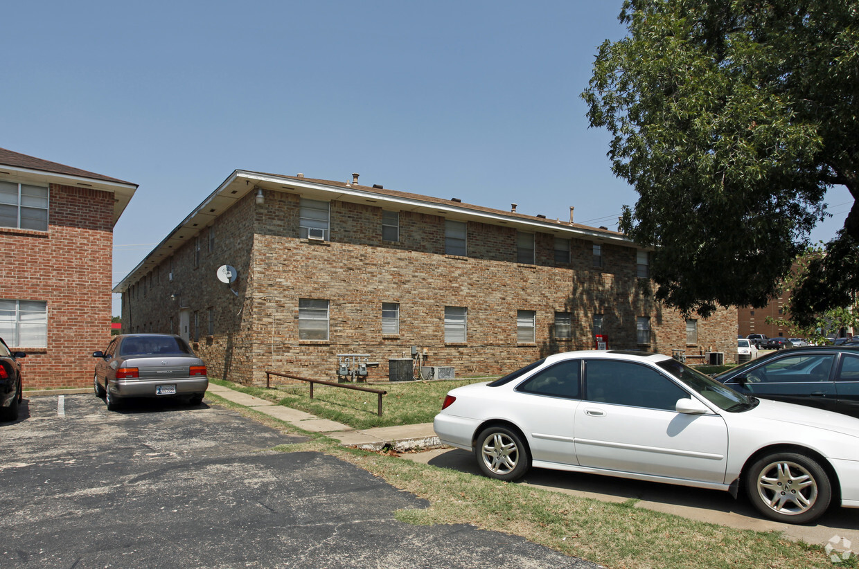 Foto del edificio - University Apartments