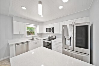 Building Photo - 16881 Davis Rd