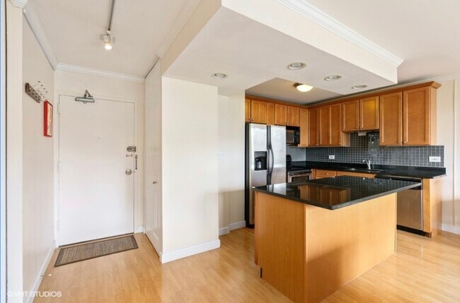 Foto del edificio - 1360 N Sandburg Ter