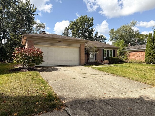 Building Photo - 2844 Renfrew St