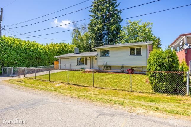 Foto del edificio - 4 br, 1 bath House - 15045 R 30Th Avenue S