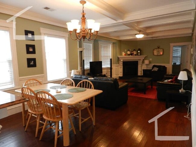 Foto del edificio - AMAZING 4 bed 3 bath in Brighton... JUNE 1ST MOVE IN