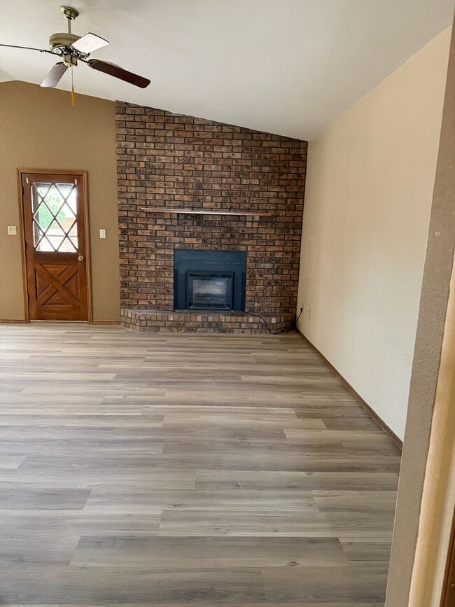 Building Photo - 5 Minutes to Holloman AFB - 5 Minutes to town