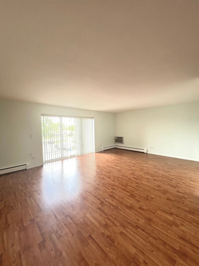 Building Photo - 10353 Dearlove Rd