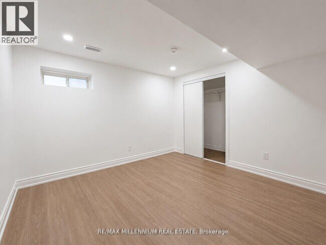Photo du bâtiment - 230 East's Corners Blvd