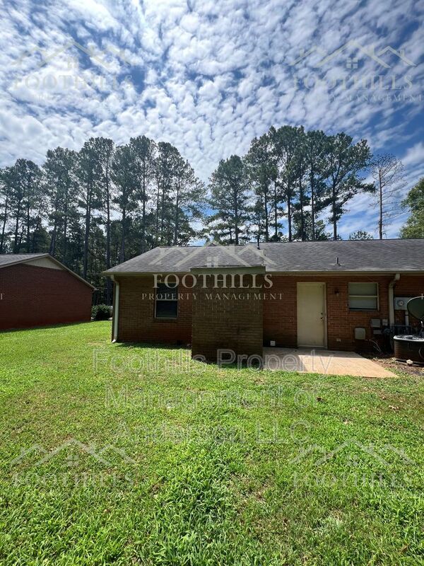 Foto del edificio - 5542A Old Pearman Dairy Rd.