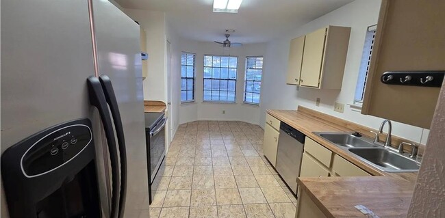 Building Photo - 1300 Tuffit Ln