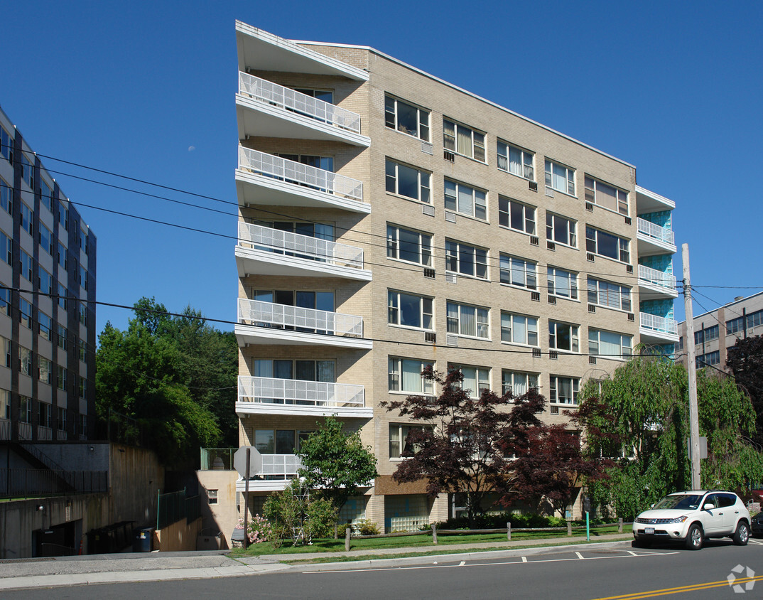 Building Photo - Estates of Crystal House