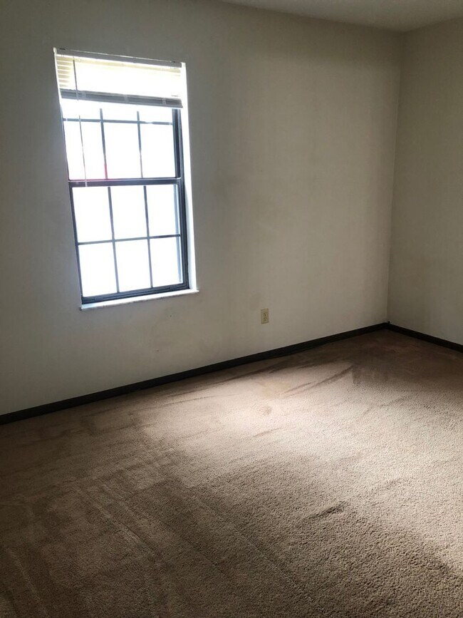 Foto del edificio - 3355 W Laskey Rd