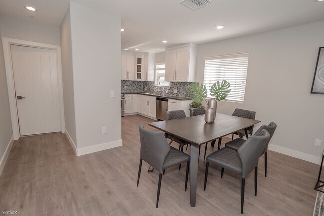 Foto del edificio - 4 br, 3.5 bath Duplex - 2631 South La Sall...