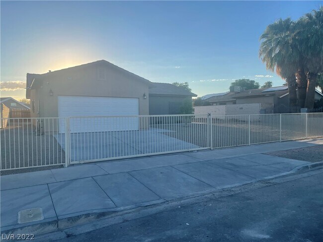 Building Photo - 4966 Andover Dr