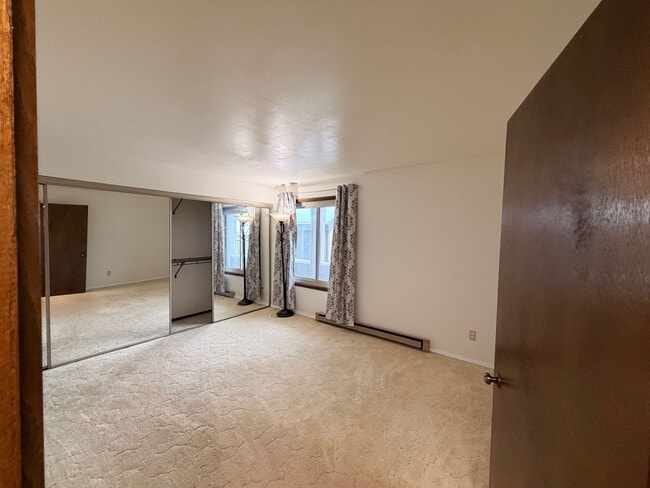 Building Photo - 2 Bed/ 2 Bath Condo