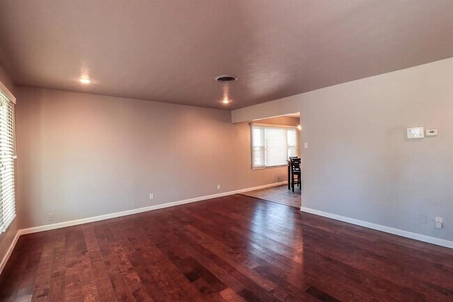 Building Photo - Hassle-Free Living!