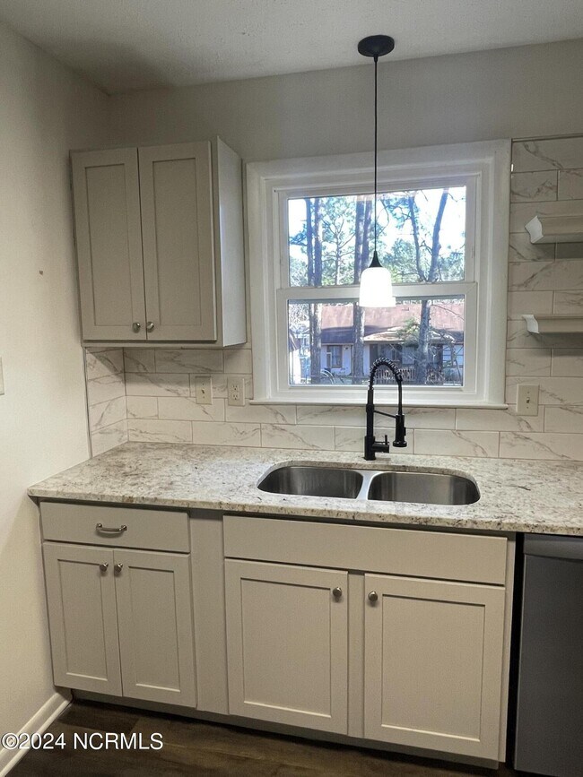 Building Photo - 3332 Redfox Rd