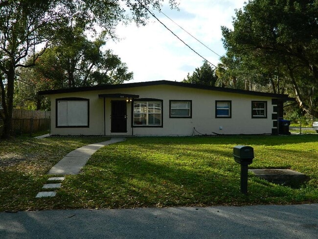Photo - 944 Kensington Dr House