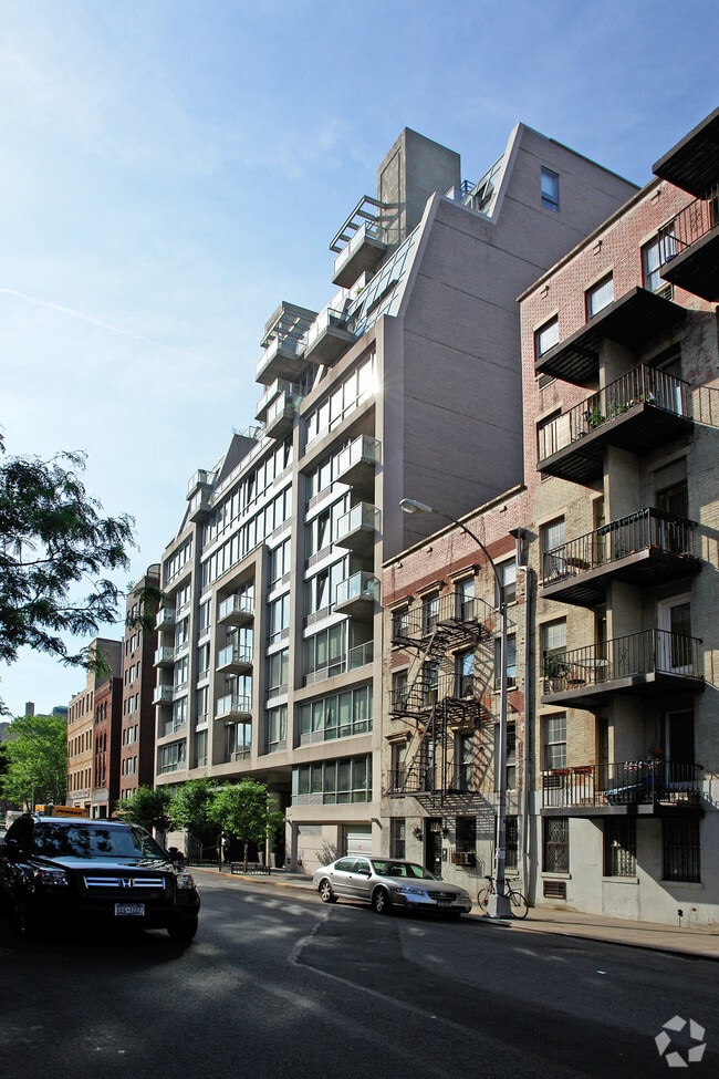 Building Photo - Chelsea Club