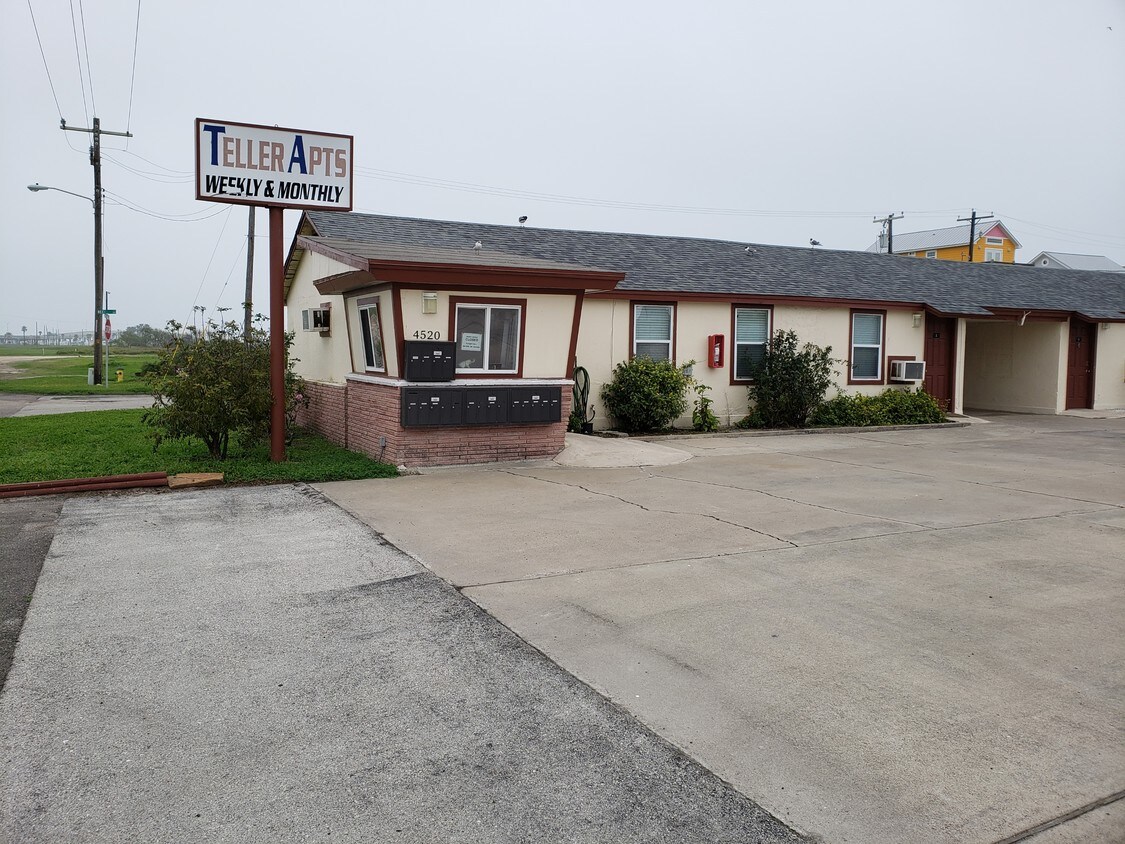 ESCRUTADOR APARTMENTS - 4520 Surfside Blvd
