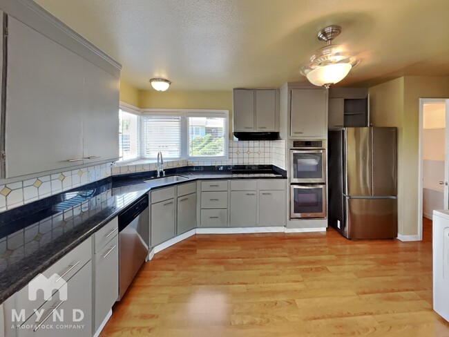 Building Photo - 4626 Geranium Pl