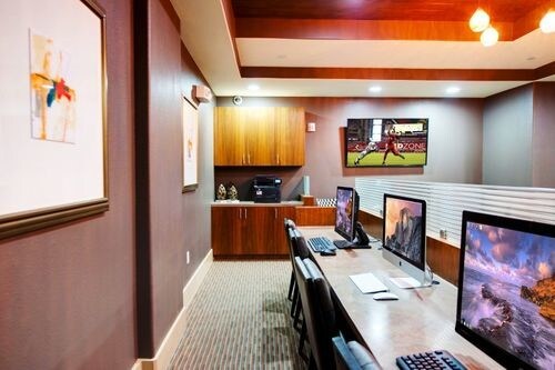 Foto del edificio - 1615 Sawdust Rd
