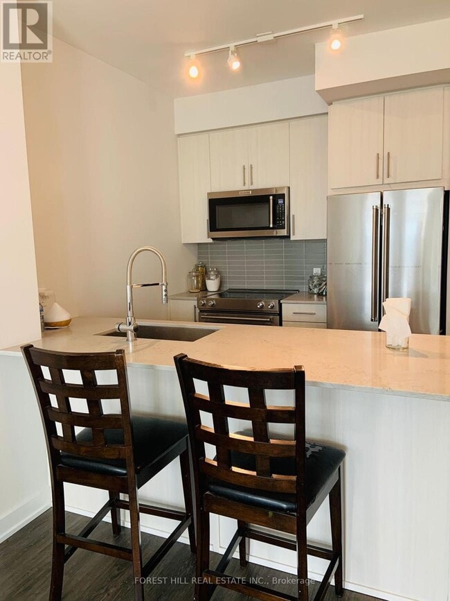 Building Photo - 4055-4055 Parkside Village Dr