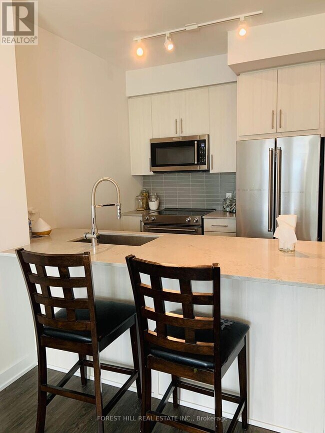 Photo du bâtiment - 4055 Parkside Village Dr