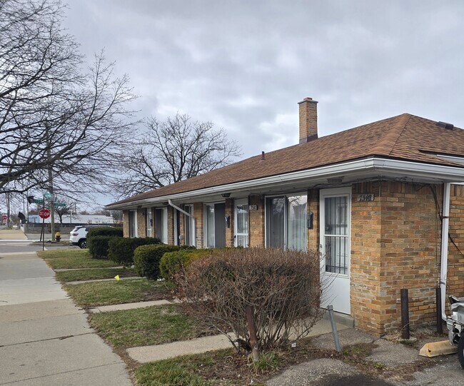 Foto del edificio - 7548 Elmhurst St