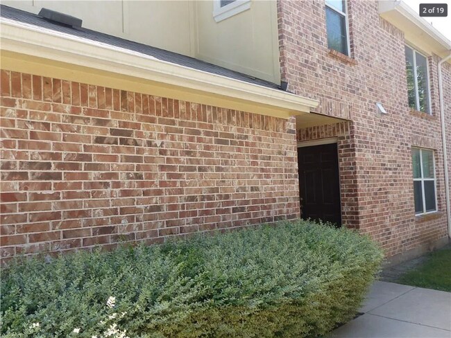 Foto del edificio - 5405 Crimson Oaks Dr