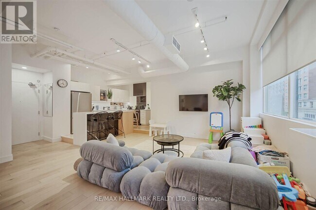 Building Photo - 80 R-380 Sherbourne St