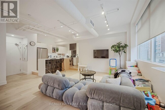 Photo du bâtiment - 80 R-380 Sherbourne St