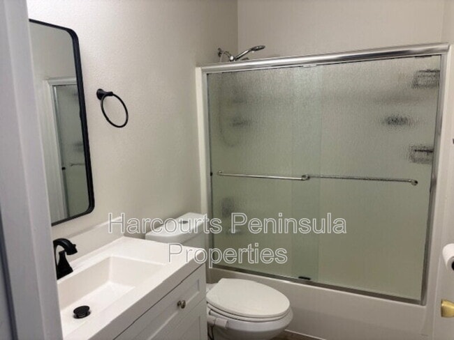 Building Photo - 3980 Broadmoor Loop