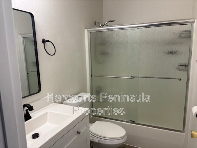 Foto del edificio - 3980 Broadmoor Loop