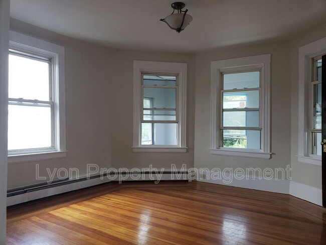 Building Photo - 1059 S Broadway