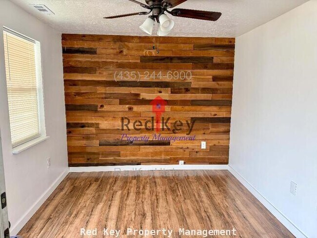 Building Photo - N Hale St. Single Family Home