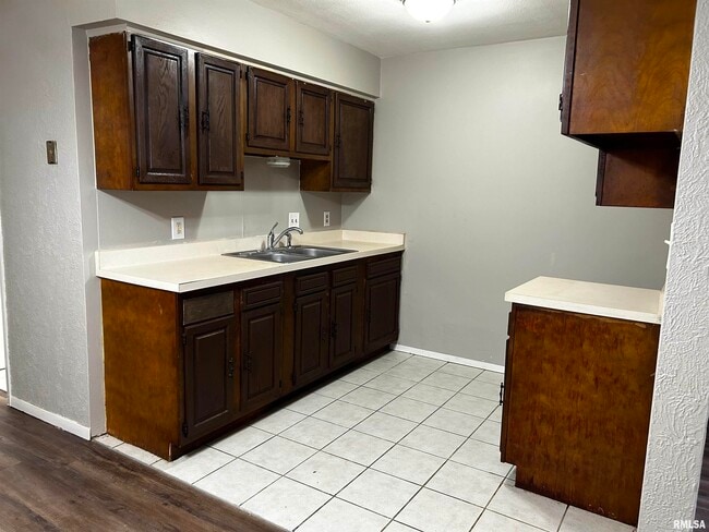 Building Photo - 3110 N Molleck Dr