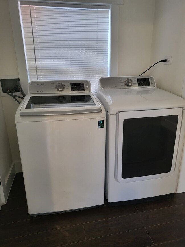 Foto del edificio - 427 Floyd Ave